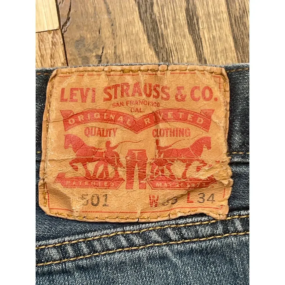 Levi's 501 Mens 33x34 Straight Leg Jeans Button Fly